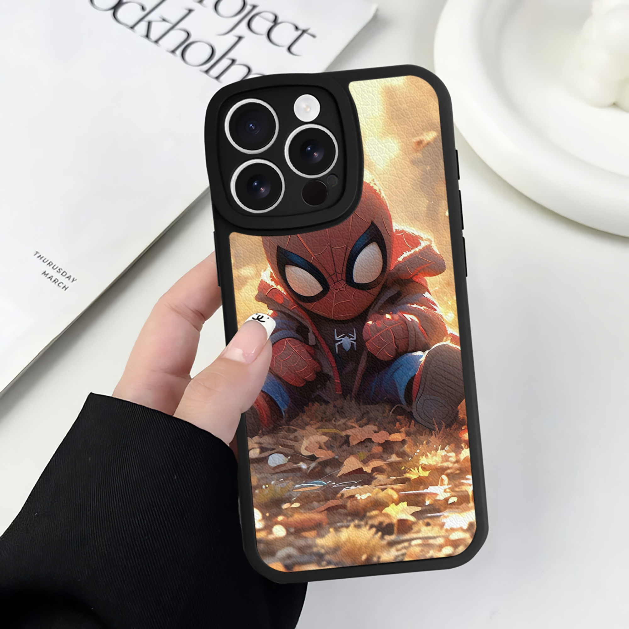 （画像用） Spider Man スパイダーマン 【iPhone 16シリーズ対応】シリコンスマホケース（レザー調） 材質：シリコン